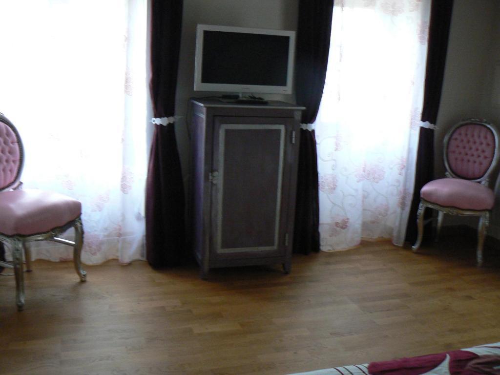 Le Manoir Des Chapelles Bed & Breakfast Venoy Ruang foto
